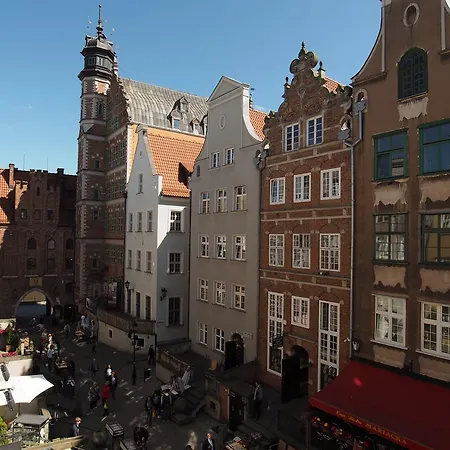 Grand-tourist Amber Center