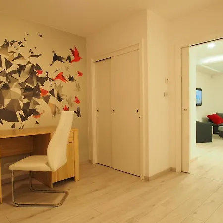 Grand-tourist Amber Center