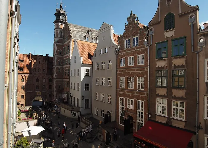 Grand-tourist Amber Center