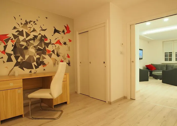 Grand-tourist Amber Center