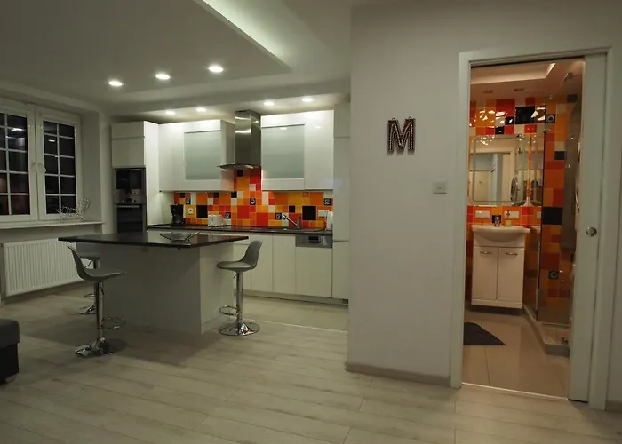 Grand-tourist Amber Center