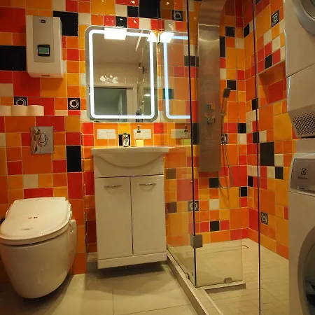 Grand-tourist Amber Center